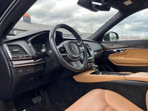 2019 Volvo XC90 T6 Momentum