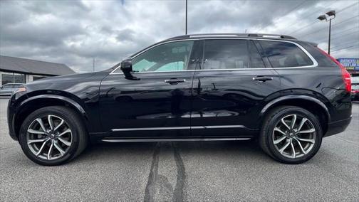 2019 Volvo XC90 T6 Momentum