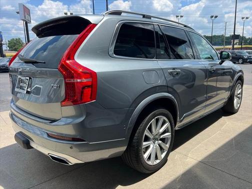 2016 Volvo XC90 Hybrid T8 Momentum