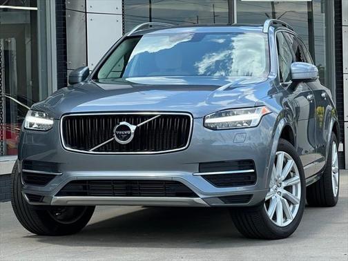 2016 Volvo XC90 Hybrid T8 Momentum