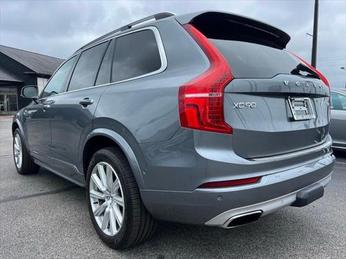 2016 Volvo XC90 Hybrid T8 Momentum