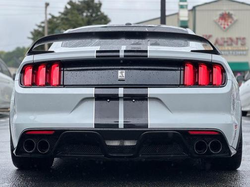 2016 Ford Shelby GT350 Base