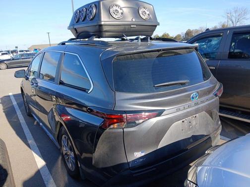 2025 Toyota Sienna XLE