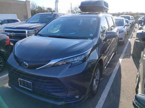 2025 Toyota Sienna XLE