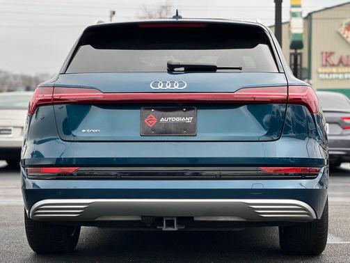 2019 Audi e-tron Premium Plus