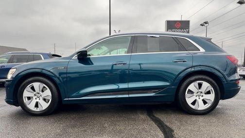 2019 Audi e-tron Premium Plus