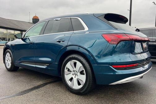 2019 Audi e-tron Premium Plus