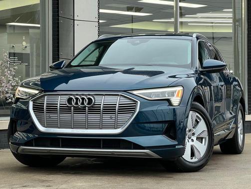 2019 Audi e-tron Premium Plus