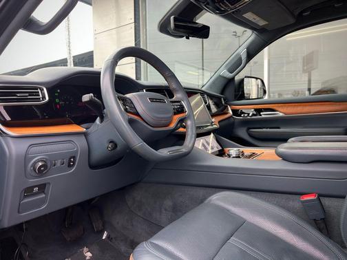 2022 Jeep Grand Wagoneer Series II