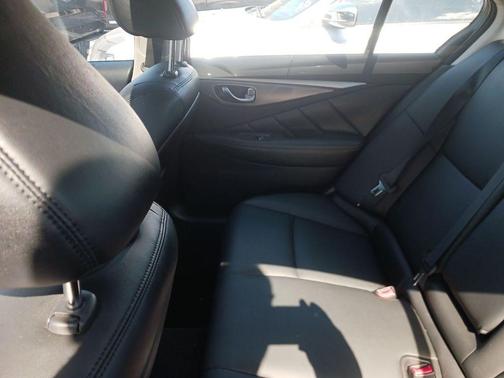2015 INFINITI Q50 Premium