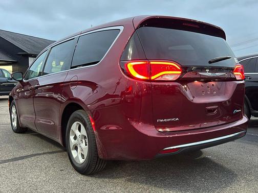 2017 Chrysler Pacifica Hybrid Touring Plus