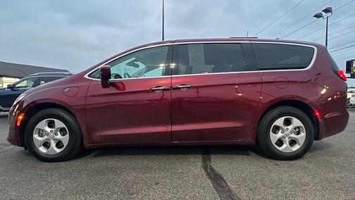 2017 Chrysler Pacifica Hybrid Touring Plus