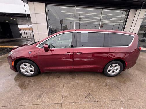 2017 Chrysler Pacifica Hybrid Touring Plus