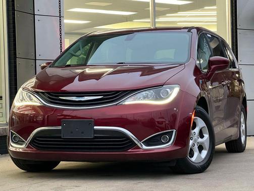 2017 Chrysler Pacifica Hybrid Touring Plus