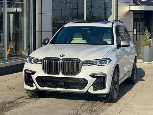 2021 BMW X7 M50i