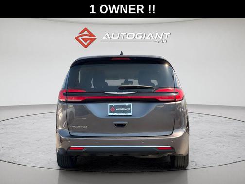 Granite Crystal Metallic Clearcoat 2023 Chrysler Pacifica Touring L