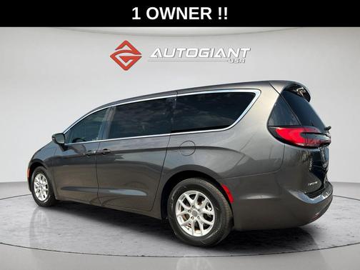 Granite Crystal Metallic Clearcoat 2023 Chrysler Pacifica Touring L