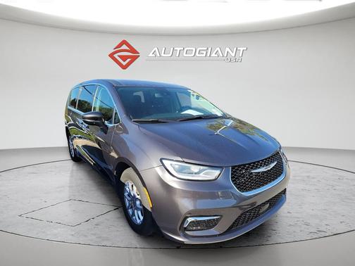 Granite Crystal Metallic Clearcoat 2023 Chrysler Pacifica Touring L