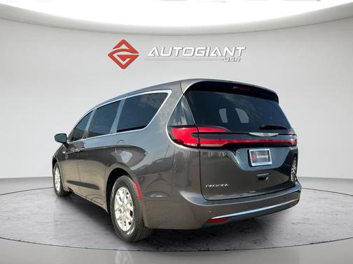 Granite Crystal Metallic Clearcoat 2023 Chrysler Pacifica Touring L