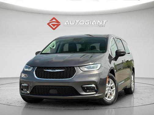 Granite Crystal Metallic Clearcoat 2023 Chrysler Pacifica Touring L