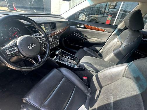 2017 Kia Cadenza Technology