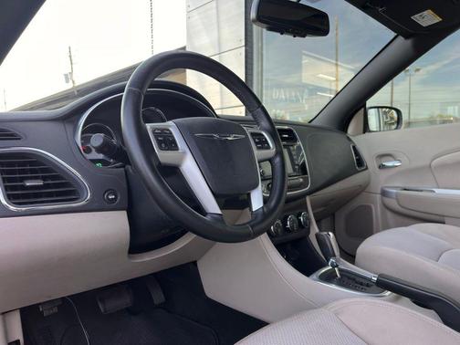 2011 Chrysler 200 Touring