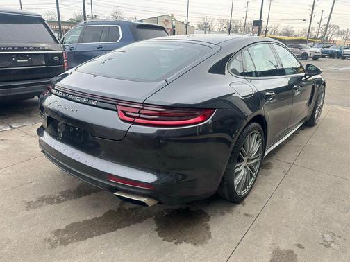 2017 Porsche Panamera 4