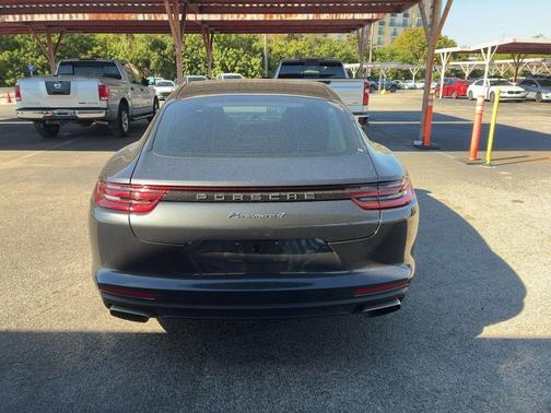 2017 Porsche Panamera 4