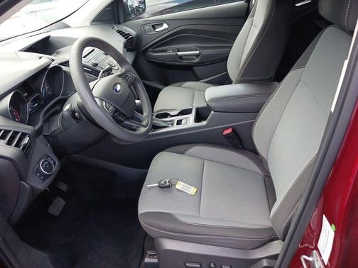 Ruby Red Metallic Tinted Clearcoat 2017 Ford Escape SE