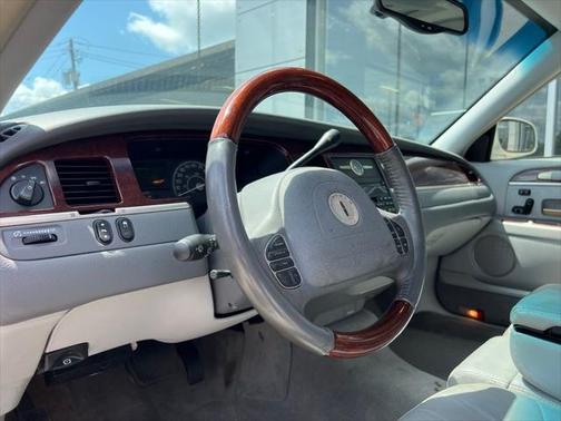2004 Lincoln Town Car Ultimate