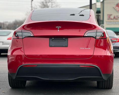 2022 Tesla Model Y Long Range Dual Motor All-Wheel Drive
