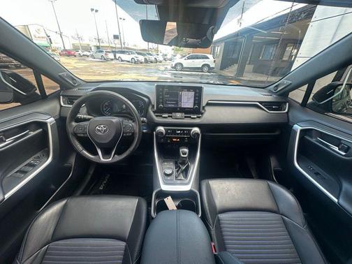 2020 Toyota RAV4 Hybrid SE