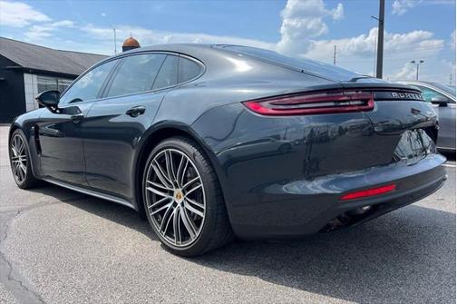 2018 Porsche Panamera Base