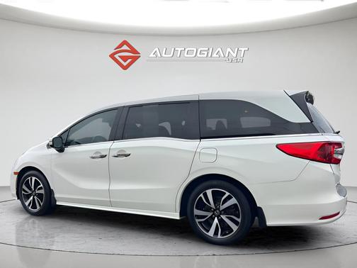 White Diamond Pearl 2019 Honda Odyssey Elite