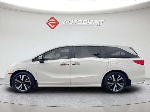 White Diamond Pearl 2019 Honda Odyssey Elite