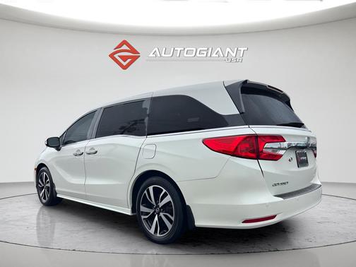 White Diamond Pearl 2019 Honda Odyssey Elite