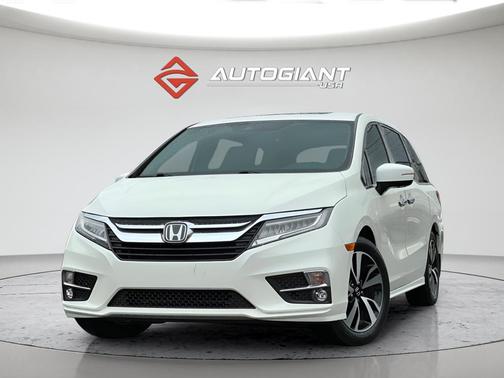 White Diamond Pearl 2019 Honda Odyssey Elite