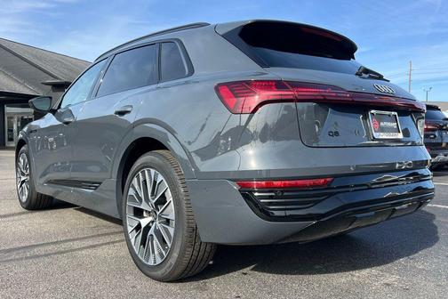 2024 Audi Q8 e-tron Prestige