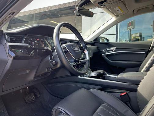 2024 Audi Q8 e-tron Prestige