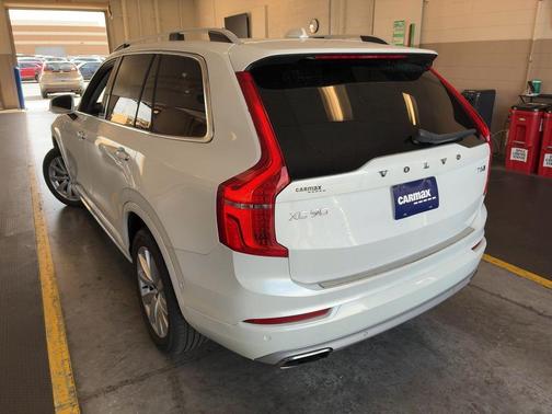 2019 Volvo XC90 T6 Momentum