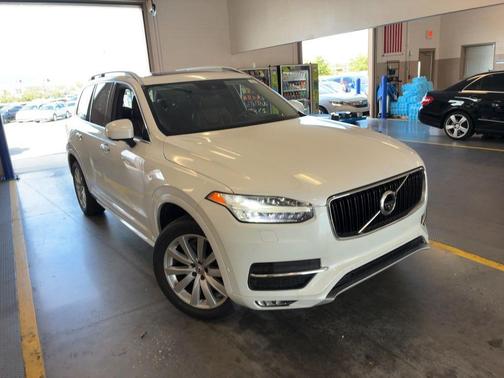 2019 Volvo XC90 T6 Momentum