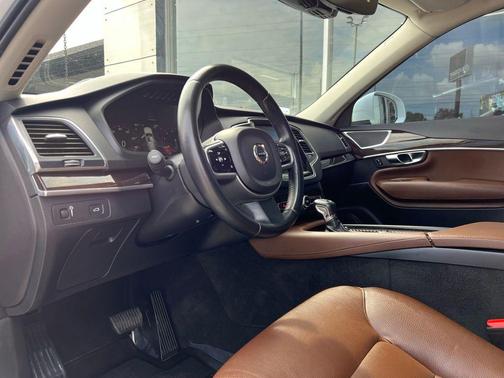 2019 Volvo XC90 T6 Momentum