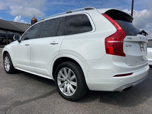 2019 Volvo XC90 T6 Momentum