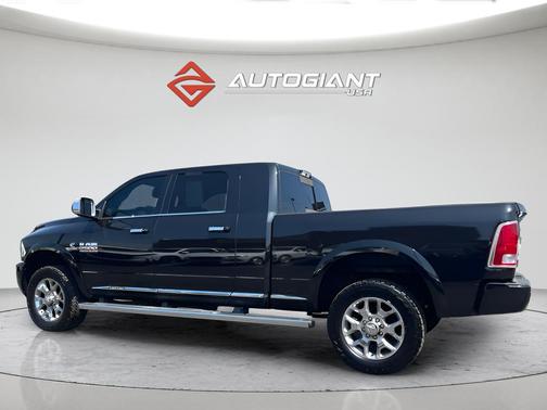 Brilliant Black Crystal Pearlcoat 2017 RAM 3500 Longhorn