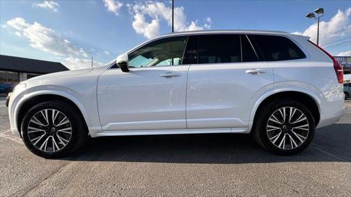 2022 Volvo XC90 T5 Momentum