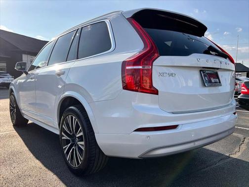2022 Volvo XC90 T5 Momentum