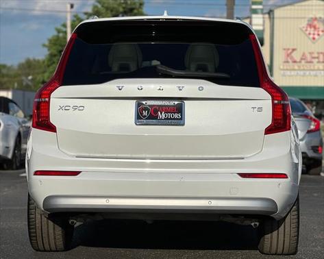 2022 Volvo XC90 T5 Momentum
