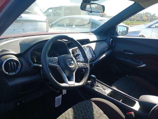 2021 Nissan Kicks SR