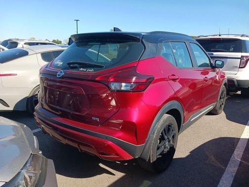 2021 Nissan Kicks SR