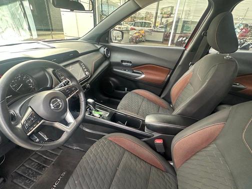 2021 Nissan Kicks SR
